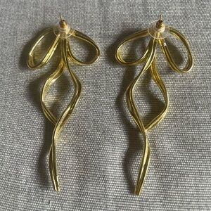 Elegant Gold Ribbon Earrings